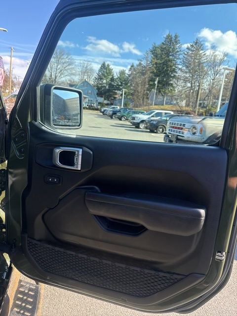 Used 2024 Jeep Wrangler Unlimited w/ Convenience Group AWD/4WD image 22