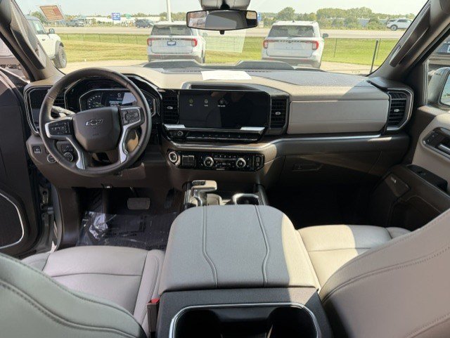 Used 2024 Chevrolet Silverado 1500 LT Trail Boss w/ Convenience Package II AWD/4WD image 32