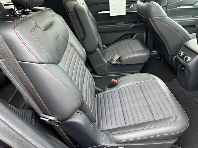 Certified 2025 Ford Explorer ST-Line w/ Premium Package AWD/4WD image 9