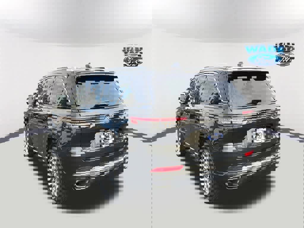 Used 2023 Jeep Grand Cherokee Summit w/ Luxury Tech Group V image 7