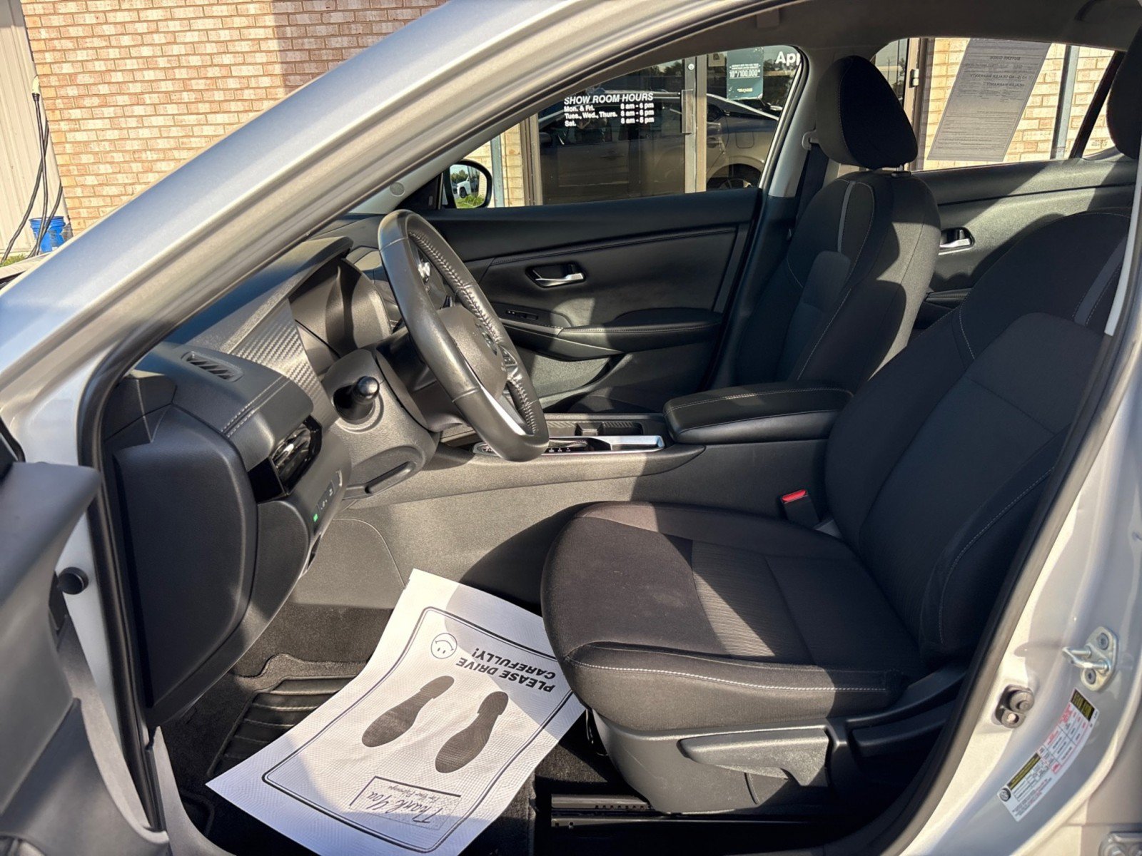 Used 2022 Nissan Sentra SV FWD image 3