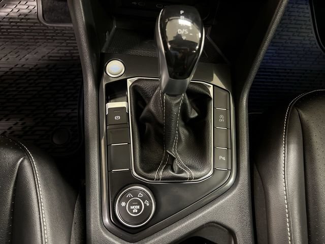 Used 2022 Volkswagen Tiguan SE R-Line AWD/4WD image 13