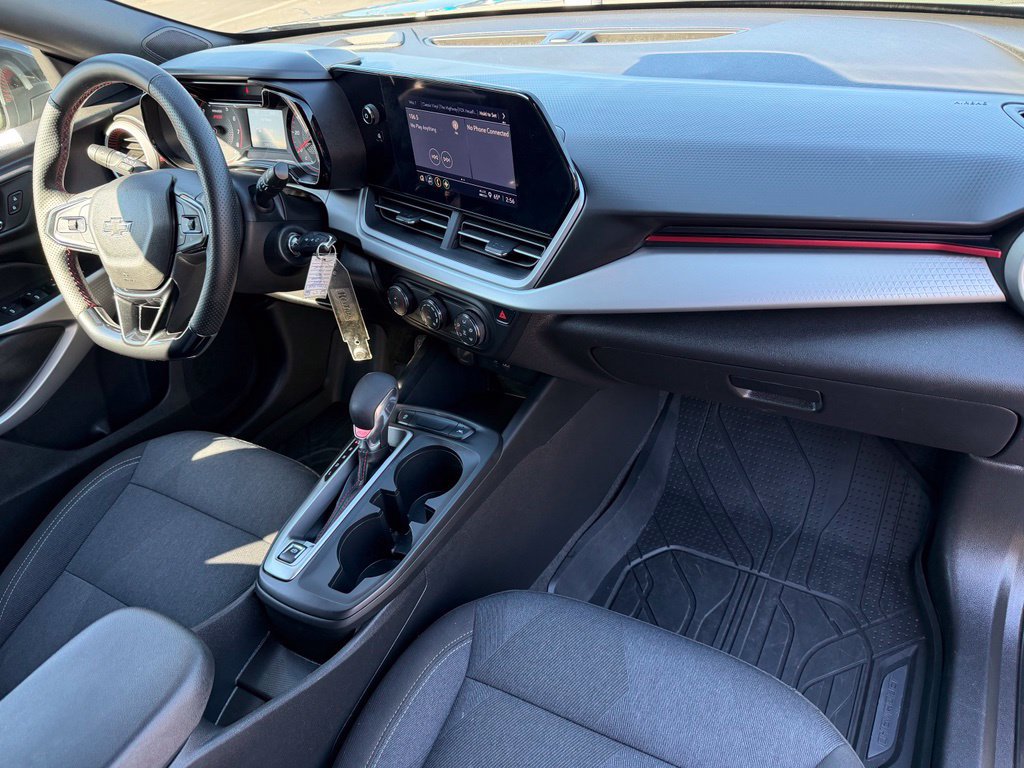 Used 2025 Chevrolet Trax RS FWD image 18