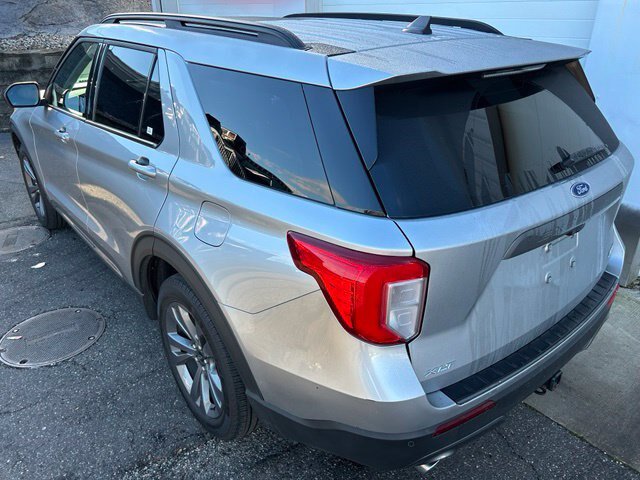 Certified 2023 Ford Explorer XLT w/ Equipment Group 202A AWD/4WD image 4