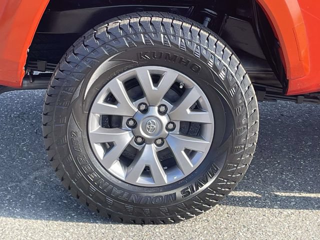 Used 2018 Toyota Tacoma SR5 AWD/4WD image 7