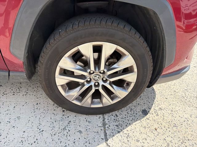 Used 2020 Toyota RAV4 XLE Premium FWD image 12