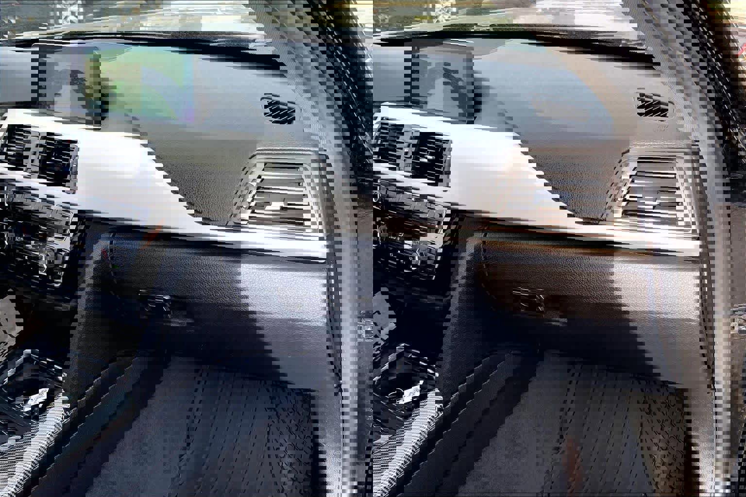 Used 2018 BMW 320i Sedan image 17