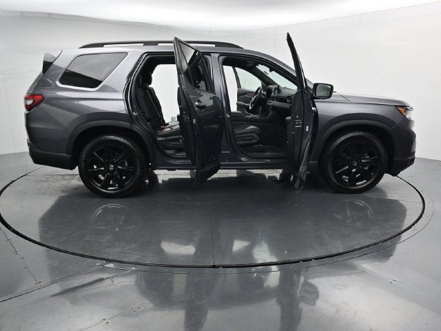Used 2025 Honda Pilot Black Edition image 45