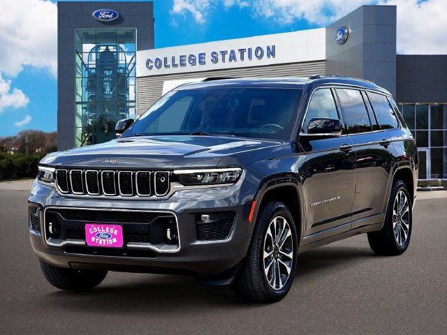Used 2022 Jeep Grand Cherokee L Overland w/ Advanced Protech Group III AWD/4WD image 2