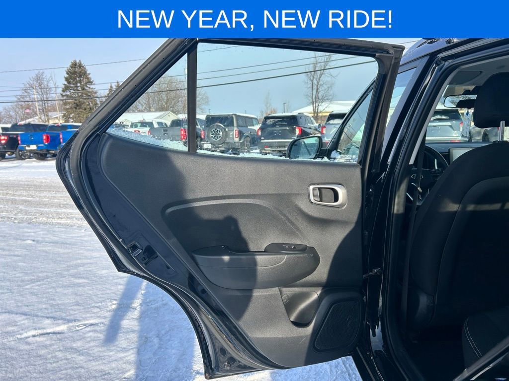 Used 2020 Hyundai Venue SEL image 16