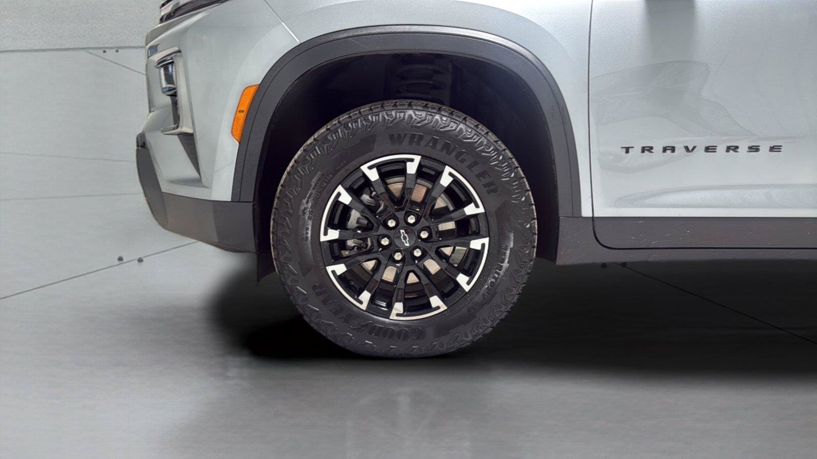 Used 2025 Chevrolet Traverse Z71 AWD/4WD image 32