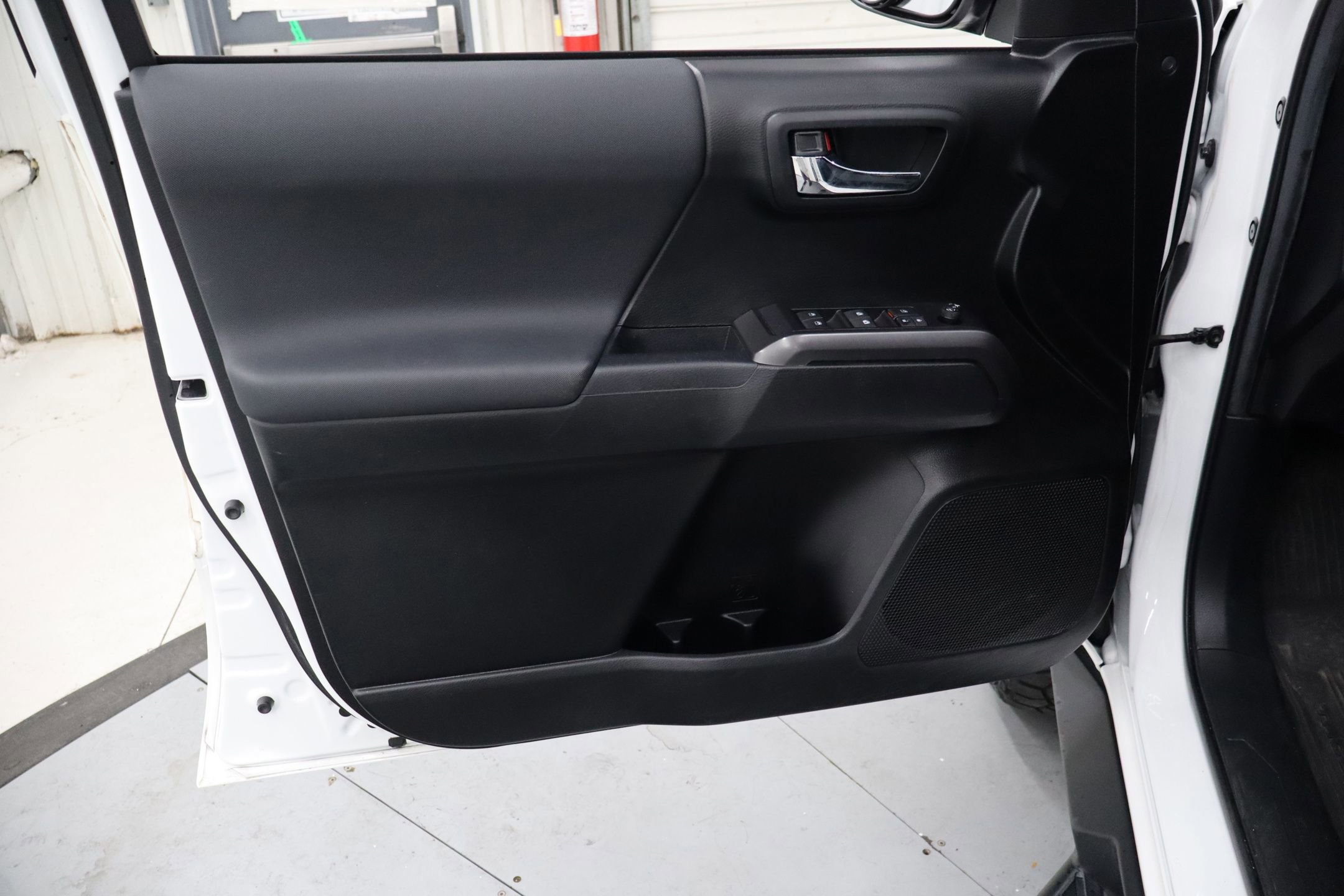 Used 2022 Toyota Tacoma TRD Sport w/ Technology Package image 20