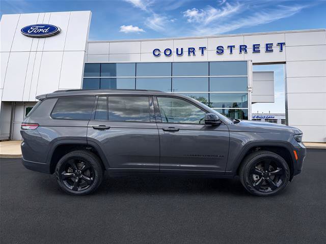 Used 2024 Jeep Grand Cherokee L Limited w/ Black Appearance Package AWD/4WD image 8