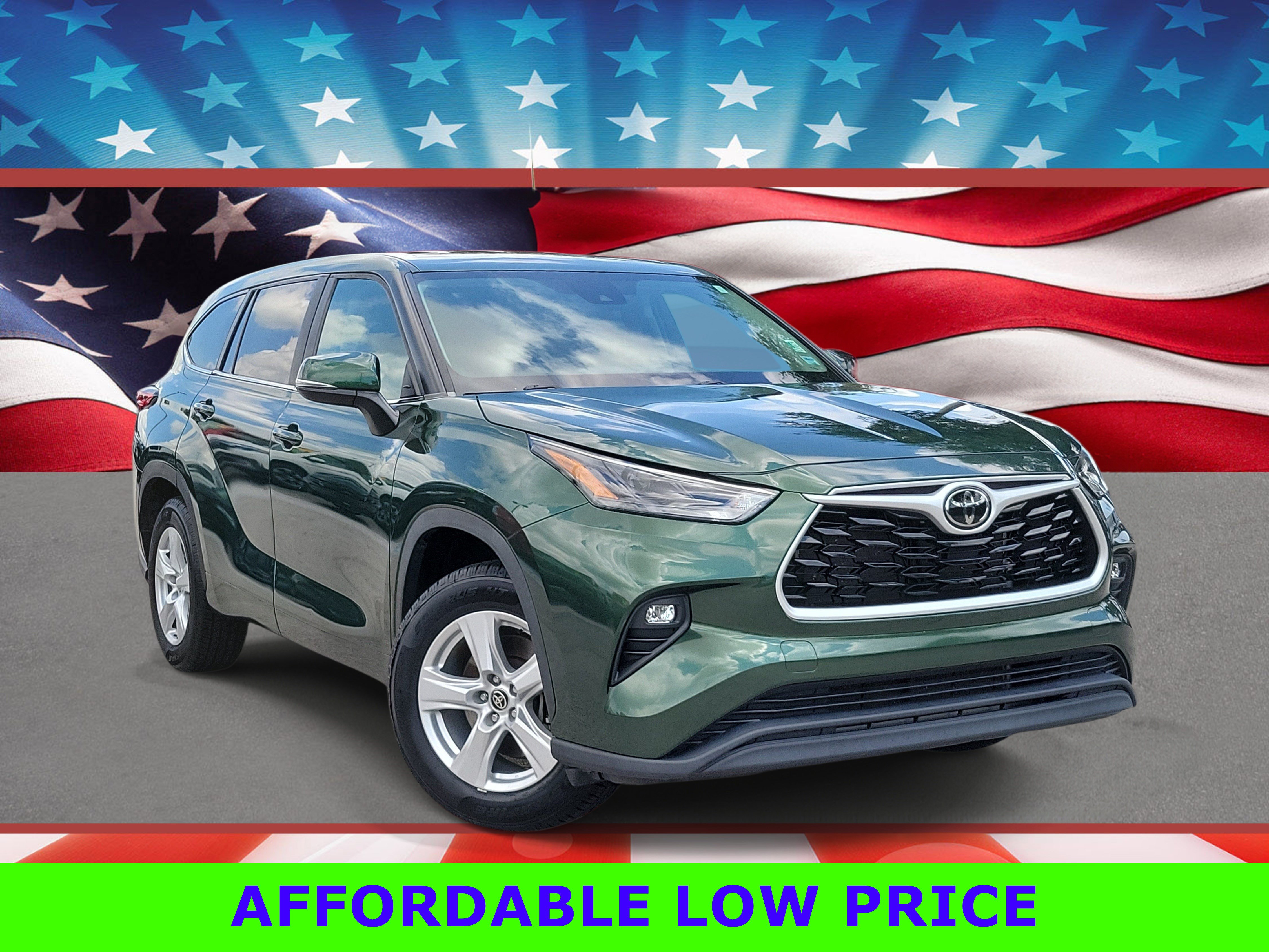 Used 2023 Toyota Highlander LE FWD image 1