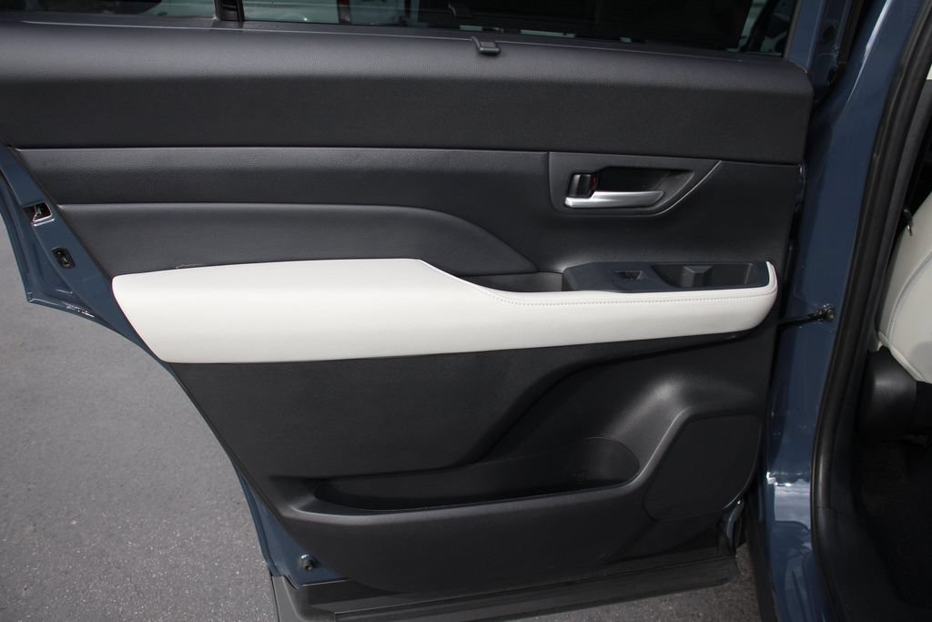 Used 2025 Toyota Grand Highlander AWD image 21