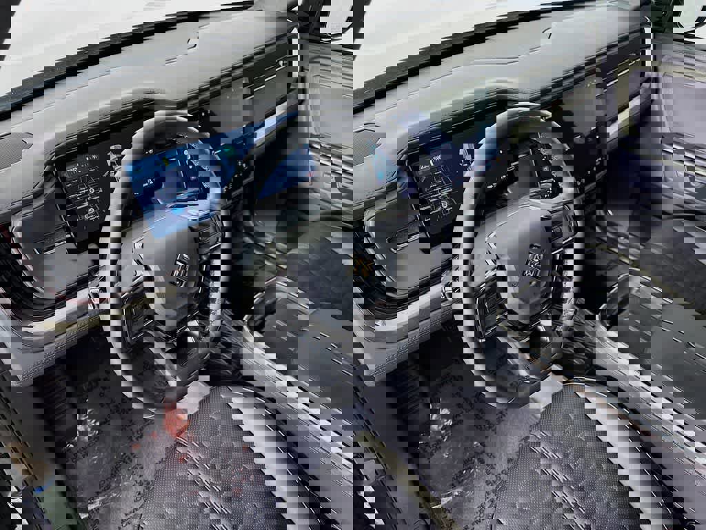 Used 2025 Rivian R1S Adventure image 10