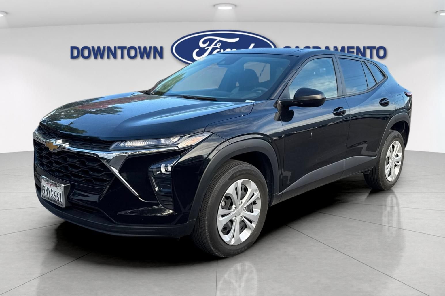 Used 2024 Chevrolet Trax LS FWD image 2