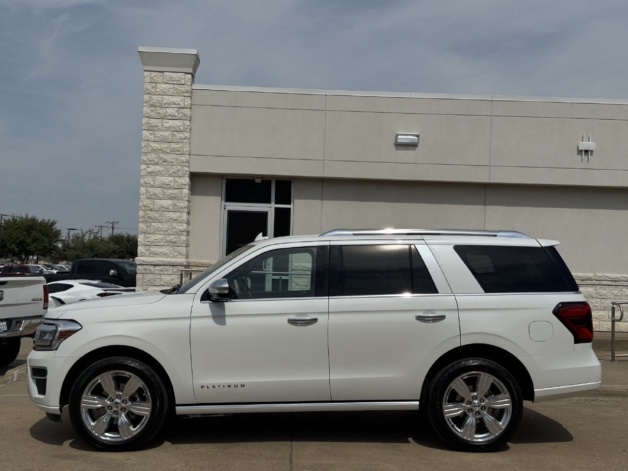 Certified 2023 Ford Expedition Platinum RWD image 3