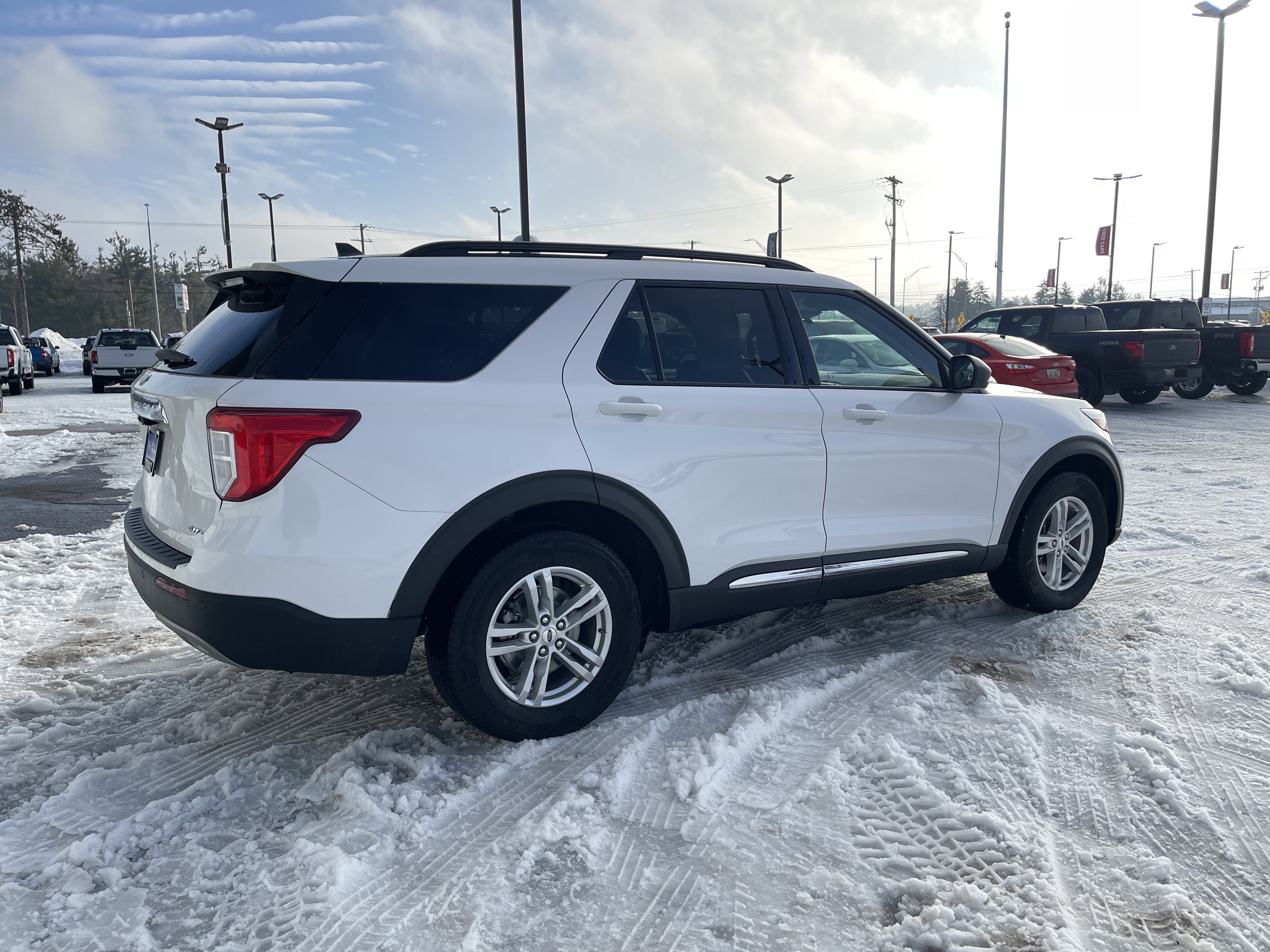 Certified 2022 Ford Explorer XLT image 3