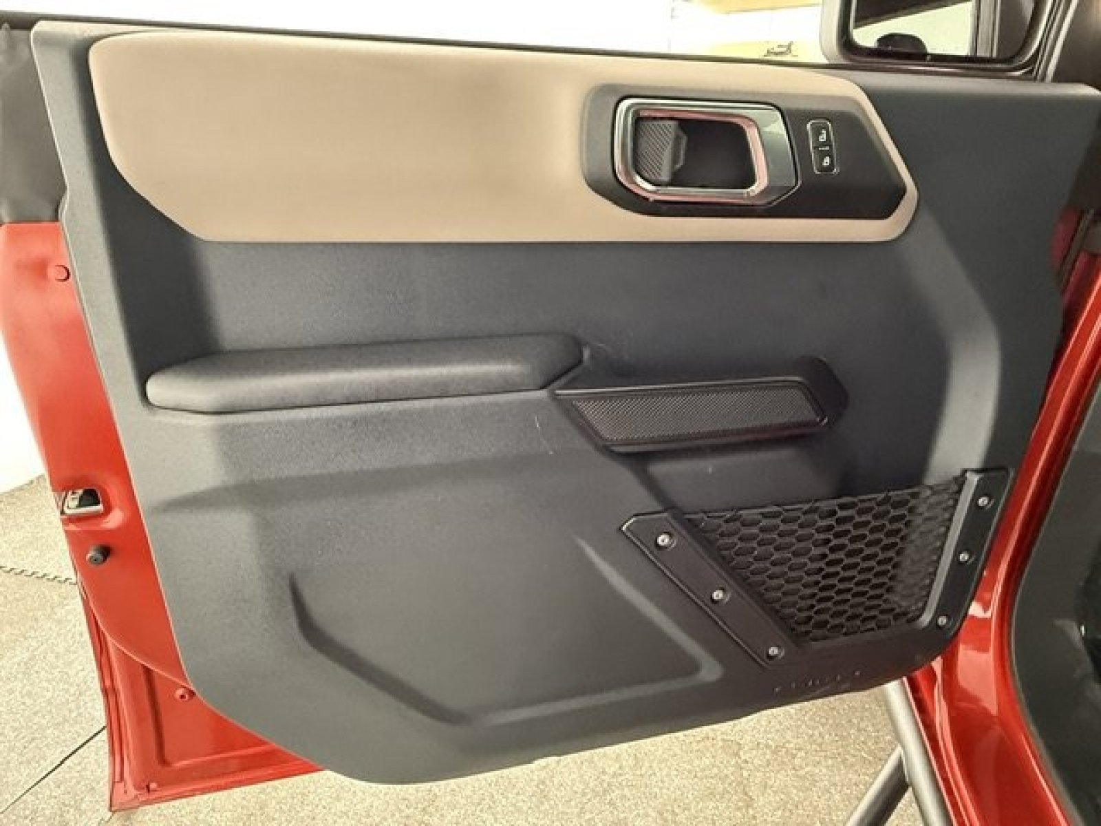 Certified 2024 Ford Bronco Wildtrak AWD/4WD image 8