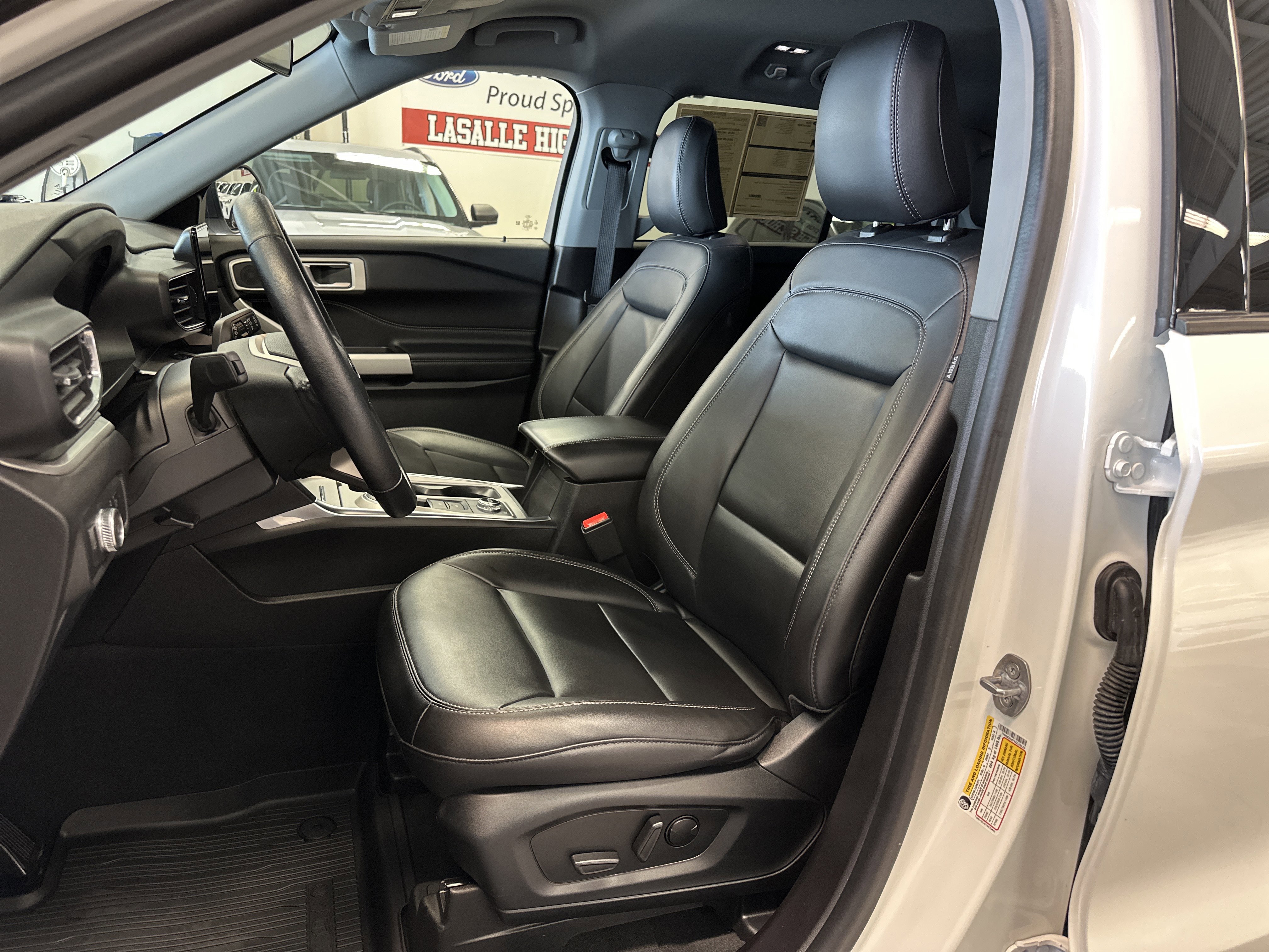 Certified 2022 Ford Explorer XLT w/ Equipment Group 202A image 13