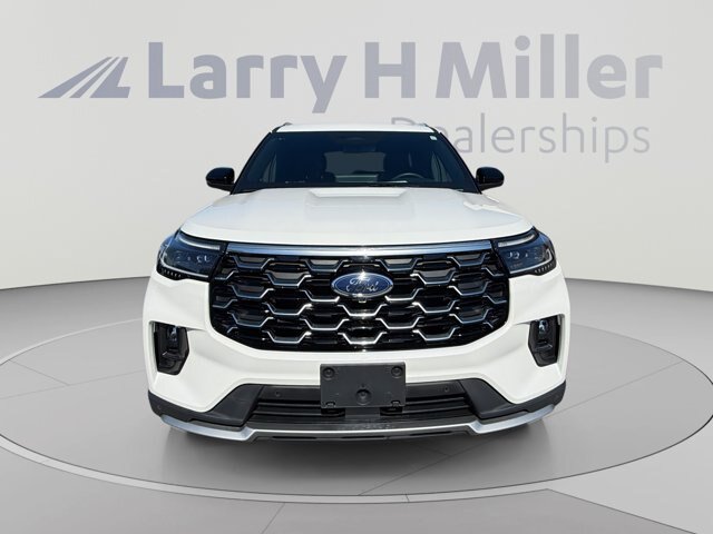 Certified 2025 Ford Explorer Platinum w/ Ultimate Package AWD/4WD image 8