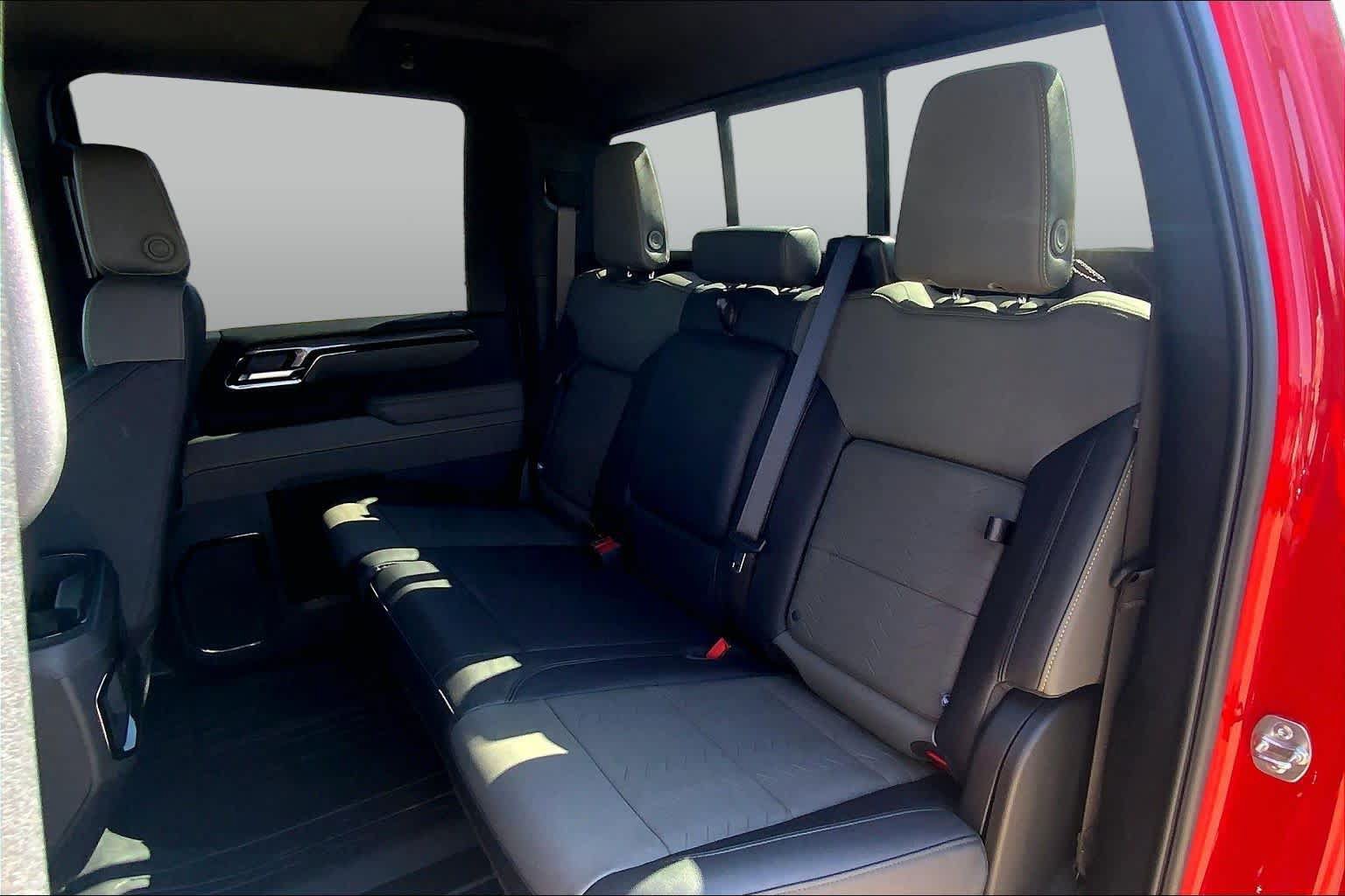 Used 2025 Chevrolet Silverado 2500 ZR2 w/ Technology Package AWD/4WD image 21