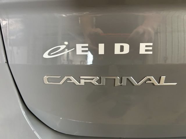 Used 2024 Kia Carnival EX FWD image 35