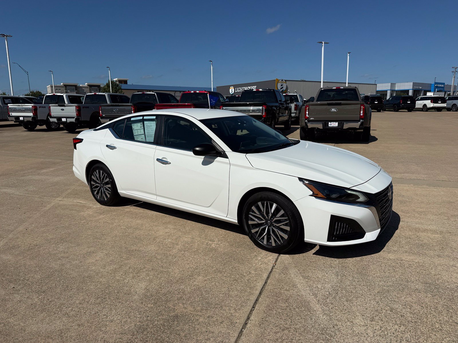 Used 2025 Nissan Altima 2.5 SV FWD image 3