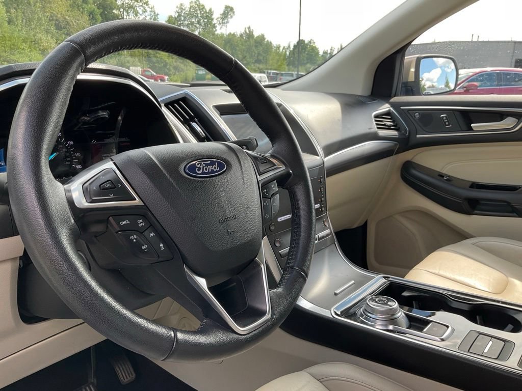 Certified 2020 Ford Edge Titanium AWD/4WD image 17