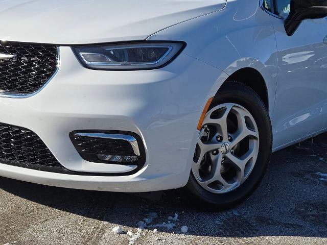 Used 2024 Chrysler Pacifica Limited image 6