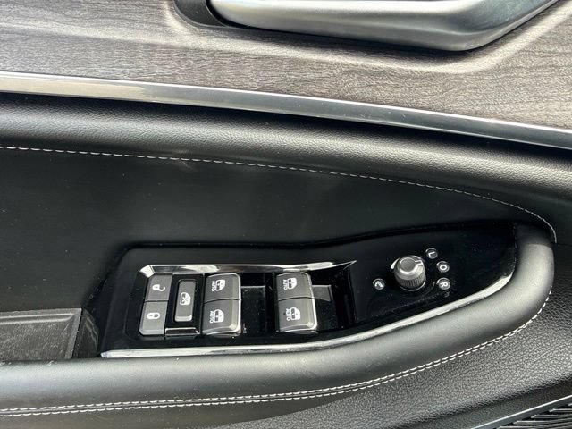 Used 2023 Jeep Grand Cherokee Overland w/ Adv Protech Group III AWD/4WD image 14