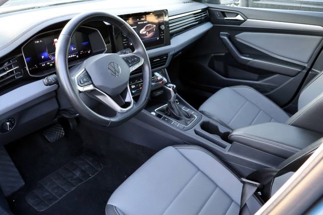 Used 2025 Volkswagen Jetta SE image 3