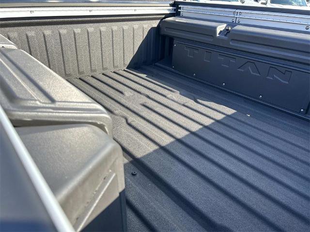 Used 2024 Nissan Titan Platinum Reserve w/ Moonroof Package image 12