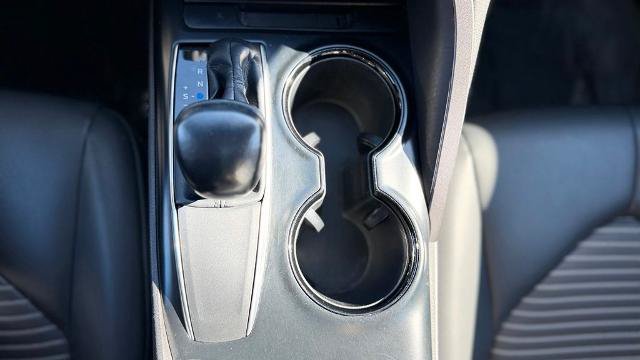 Used 2019 Toyota Camry SE w/ Carpet Mat Package FWD image 18