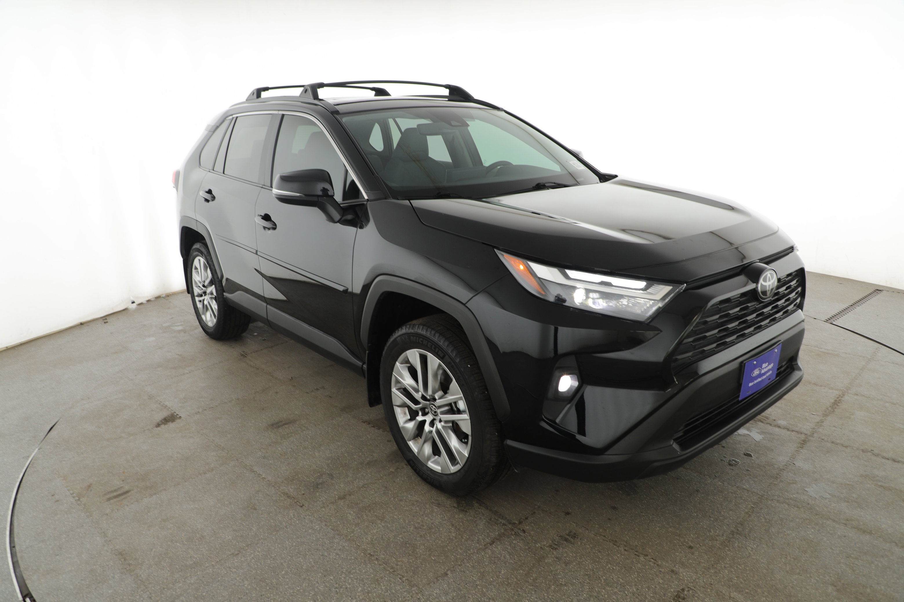 Used 2025 Toyota RAV4 XLE Premium FWD image 3