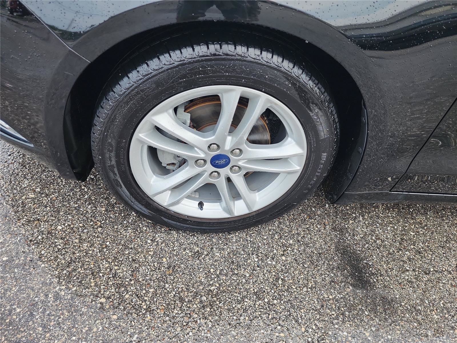 Certified 2018 Ford Fusion SE w/ Fusion SE Technology Package FWD image 6