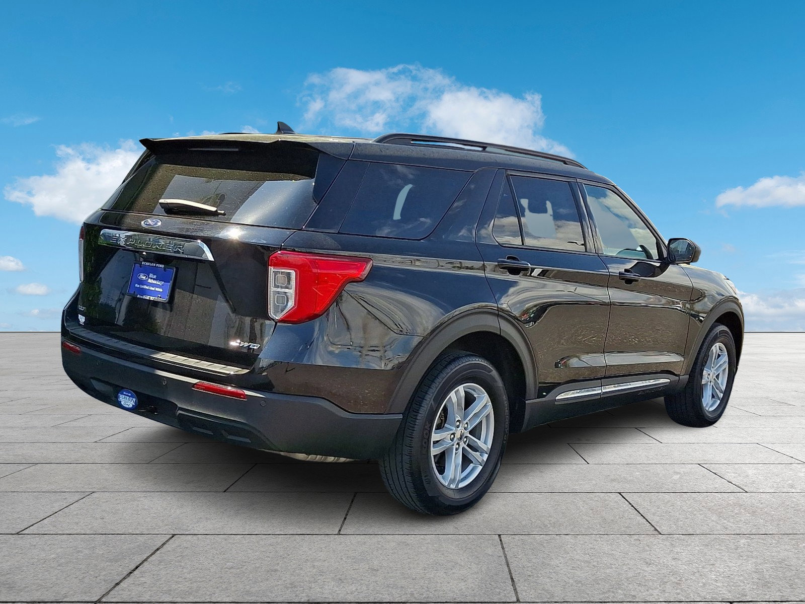Certified 2022 Ford Explorer XLT w/ Class IV Trailer Tow Package image 4