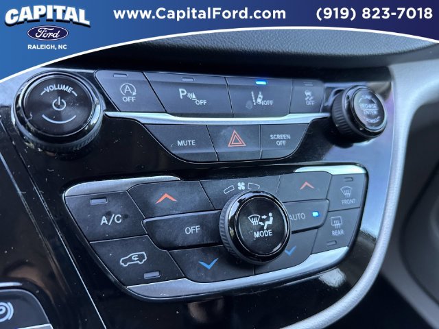 Used 2024 Chrysler Pacifica Touring-L FWD image 29