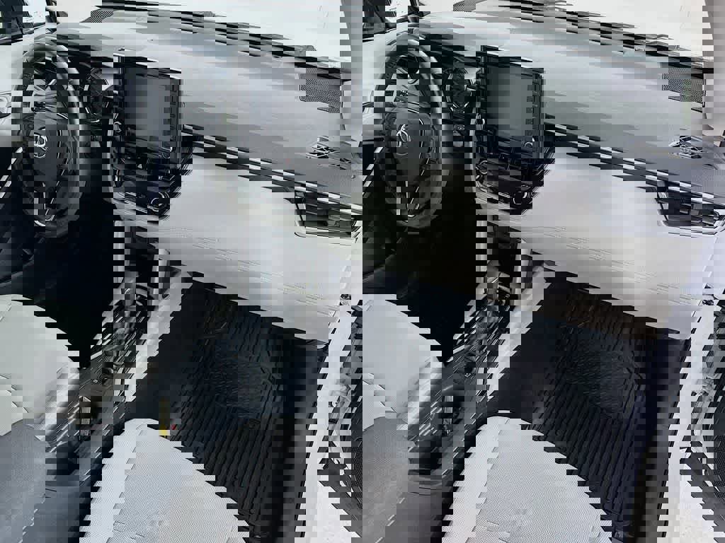 Used 2022 Toyota Corolla Cross LE image 32