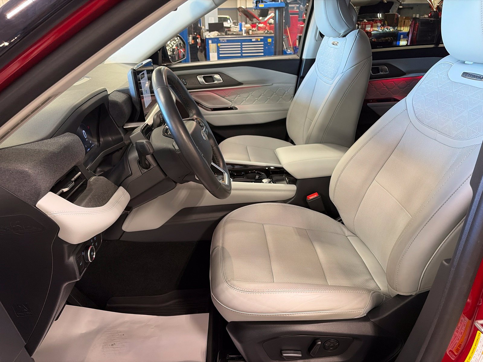 Certified 2025 Ford Explorer Platinum w/ Ultimate Package AWD/4WD image 16