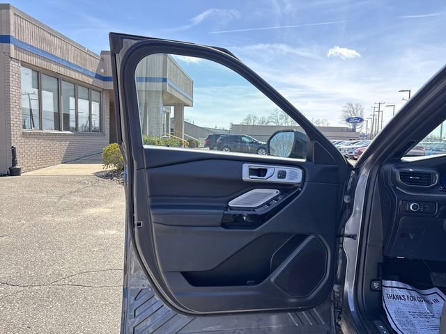 Certified 2022 Ford Explorer Platinum w/ Equipment Group 601A image 22