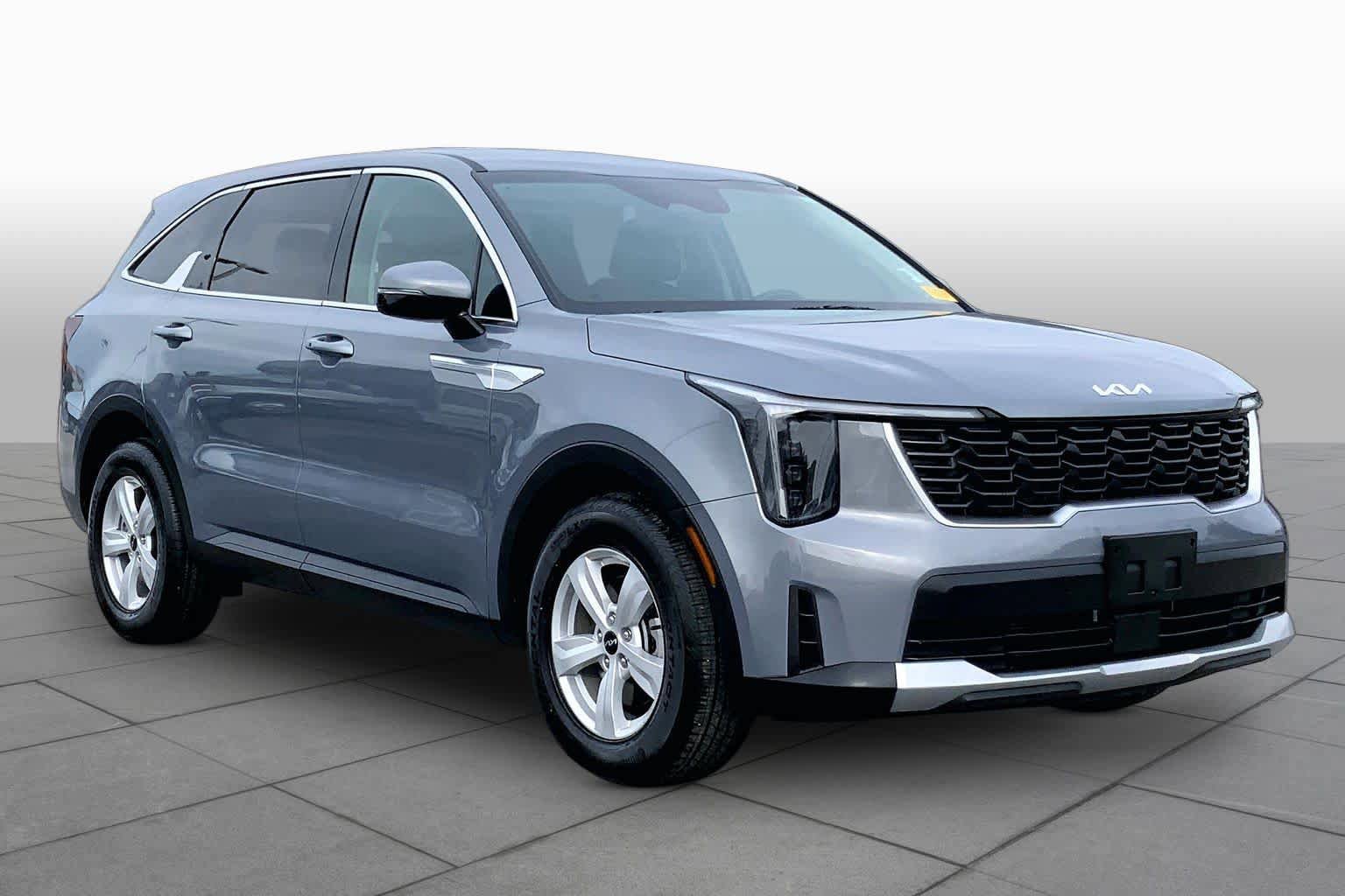 Used 2025 Kia Sorento LX FWD image 3