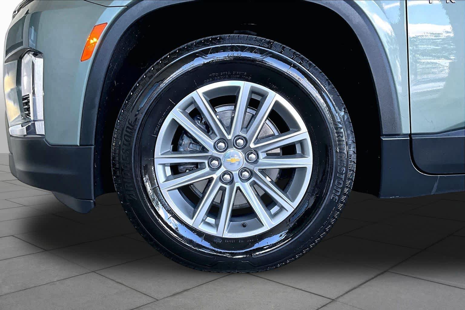Used 2022 Chevrolet Traverse LT FWD image 11