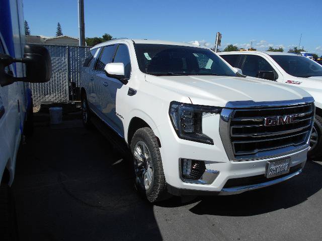 Used 2023 GMC Yukon XL SLT AWD/4WD image 1
