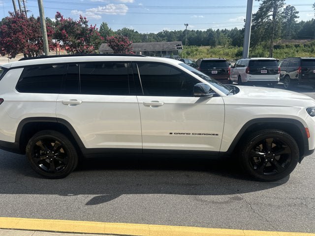 Used 2024 Jeep Grand Cherokee L Limited w/ Black Appearance Package AWD/4WD image 5