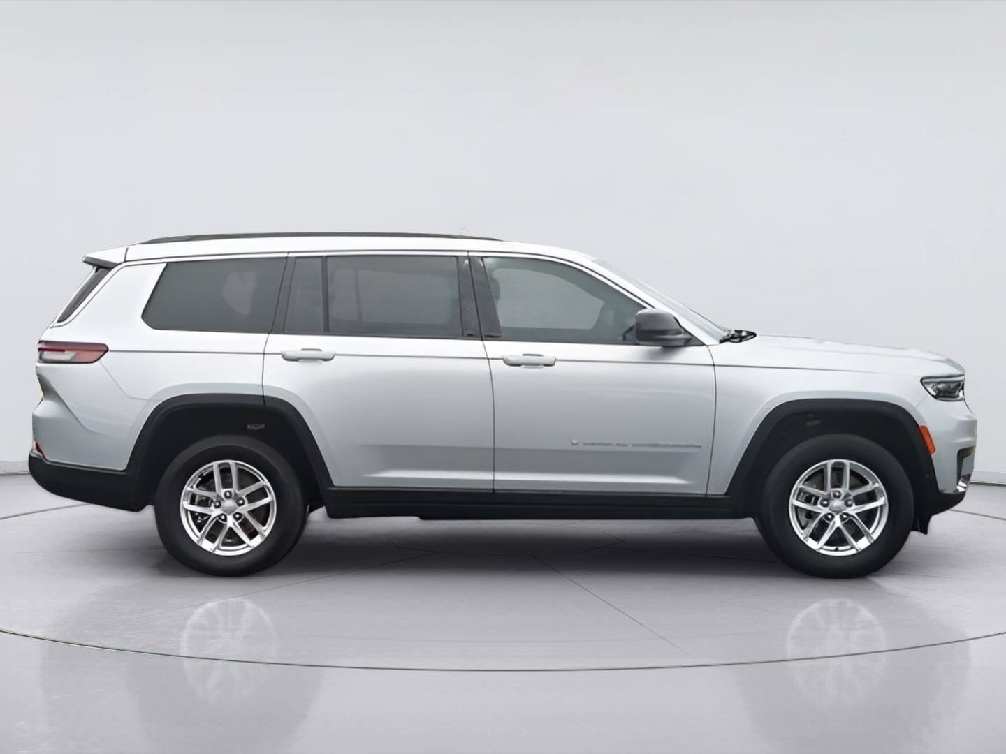 Used 2025 Jeep Grand Cherokee L Laredo w/ Luxury Tech Group I AWD/4WD image 5
