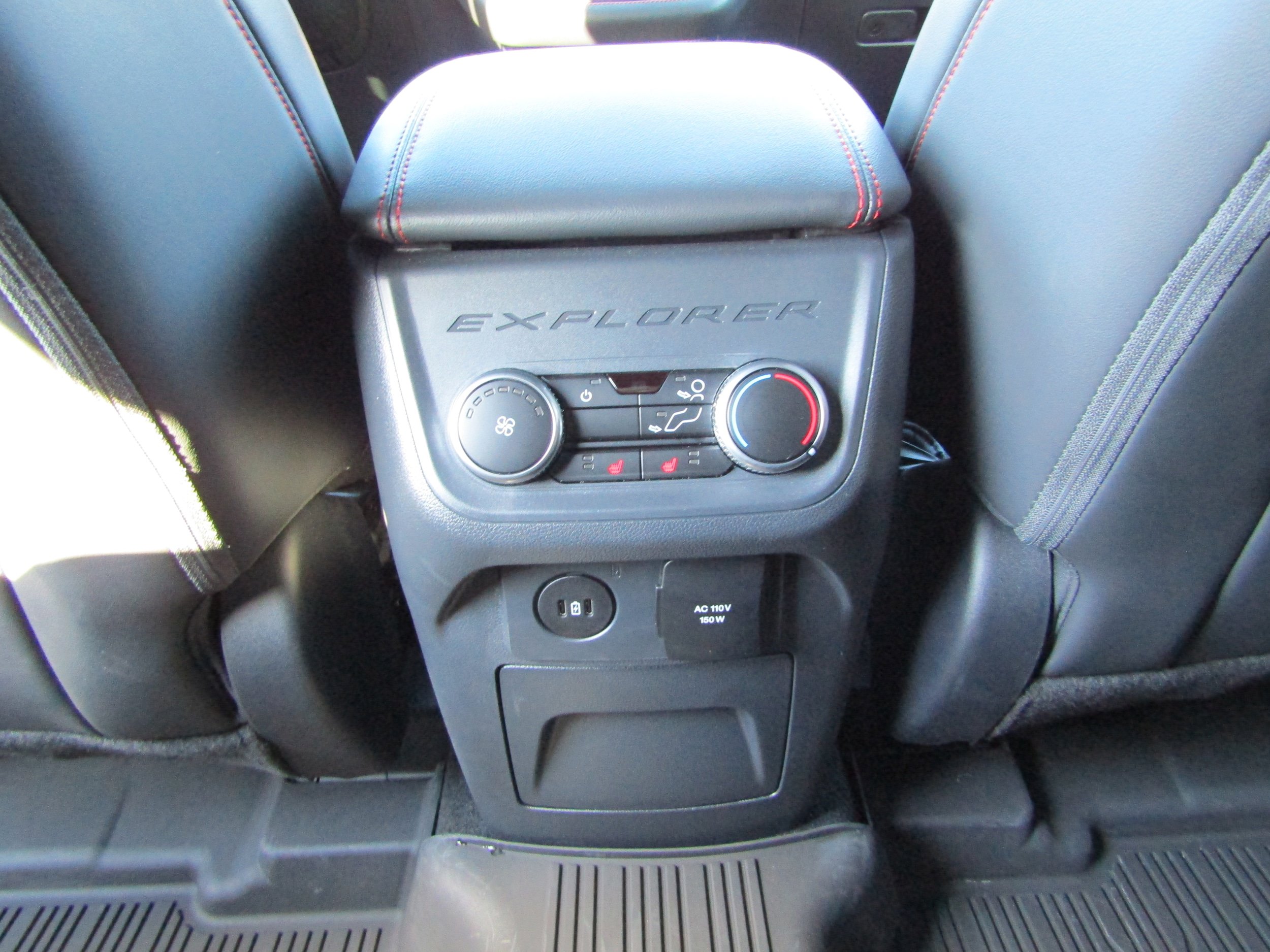 Certified 2025 Ford Explorer ST-Line w/ Premium Package AWD/4WD image 32