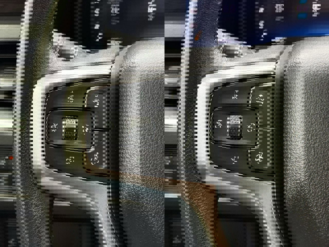 Used 2022 Chevrolet Tahoe LT w/ Luxury Package image 13