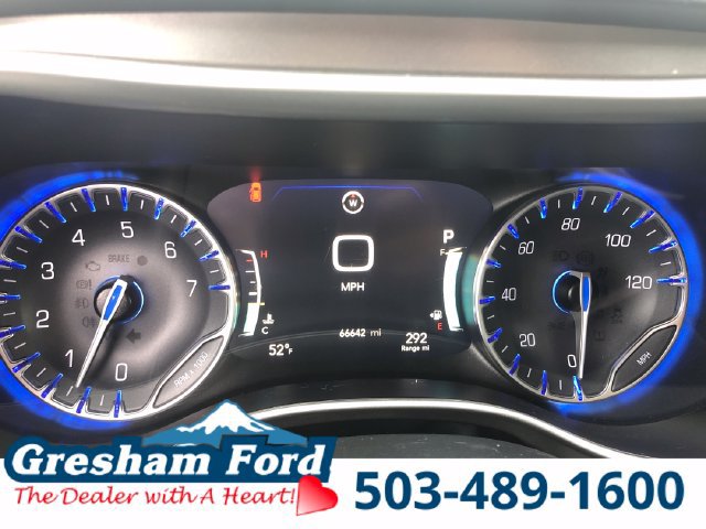 Used 2023 Chrysler Pacifica Touring-L FWD image 20